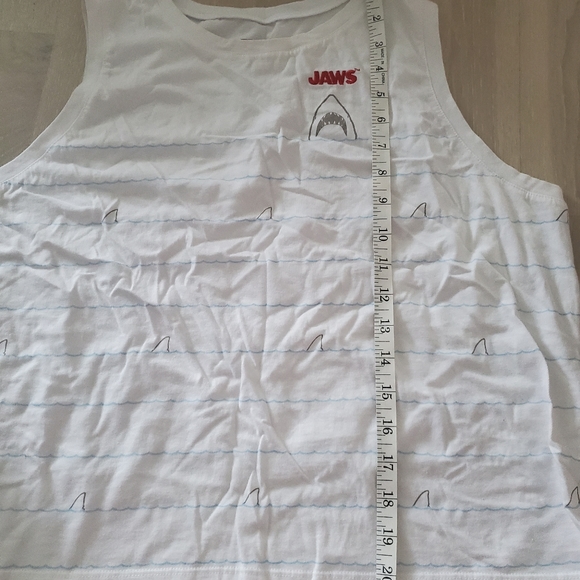 "Jaws" Shark Muscle Crop Tank - Picture 3 of 7